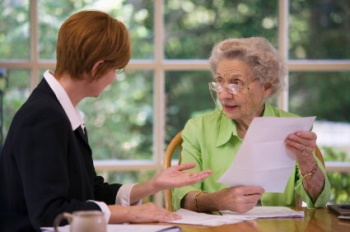 Senior move manager meeting with older woman.
